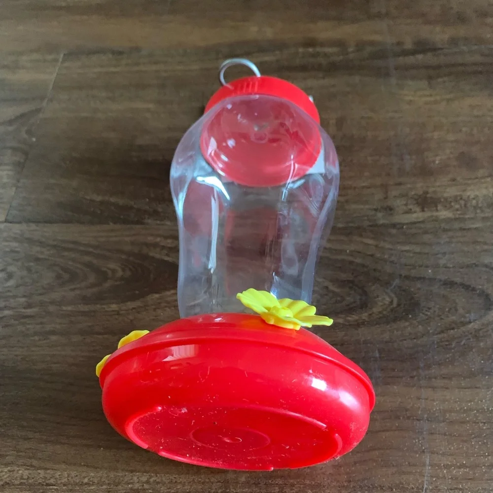 NWT Garden Collection Plastic Hanging Hummingbird Feeder 6.75
